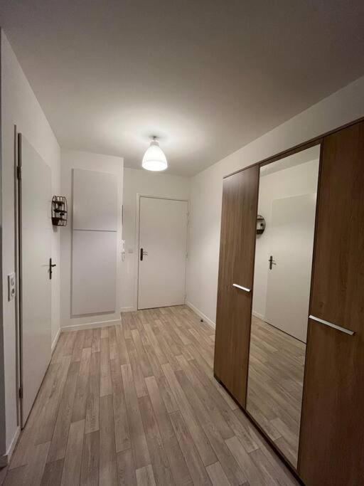 Résidence du Clos de l'Arche Torcy - Appartement de 34 m2, avec coin nuit, coin salon, coin cuisine, et parking privé souterrain - Idéal longs séjours Exterior foto